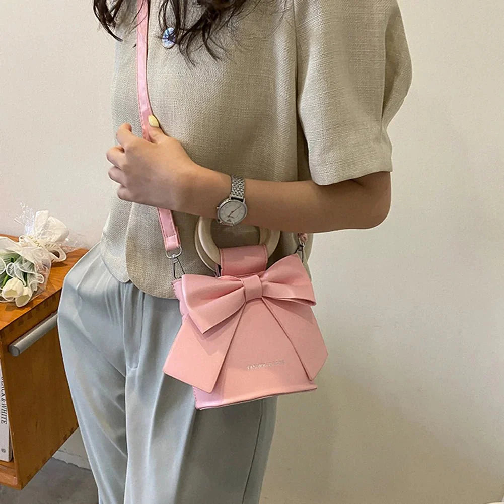 Vivara | Sophisticated Look Bow Handbag